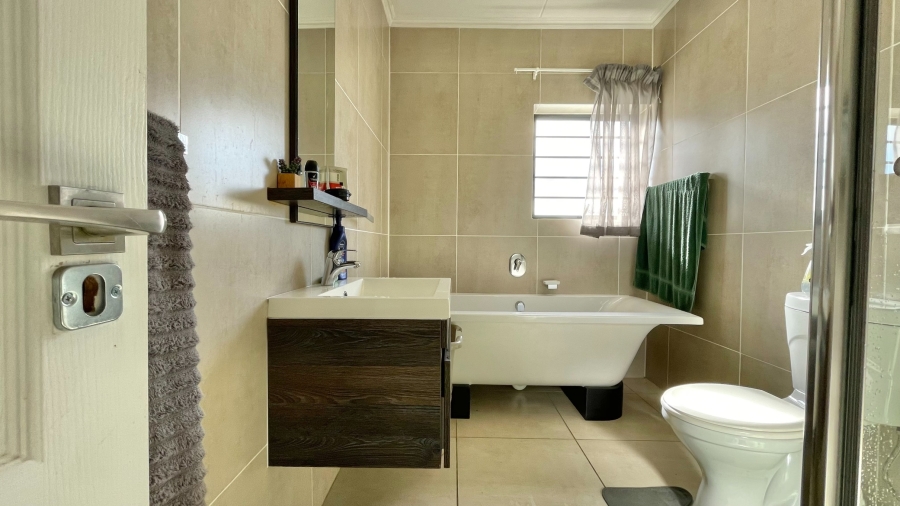 3 Bedroom Property for Sale in De Velde Western Cape